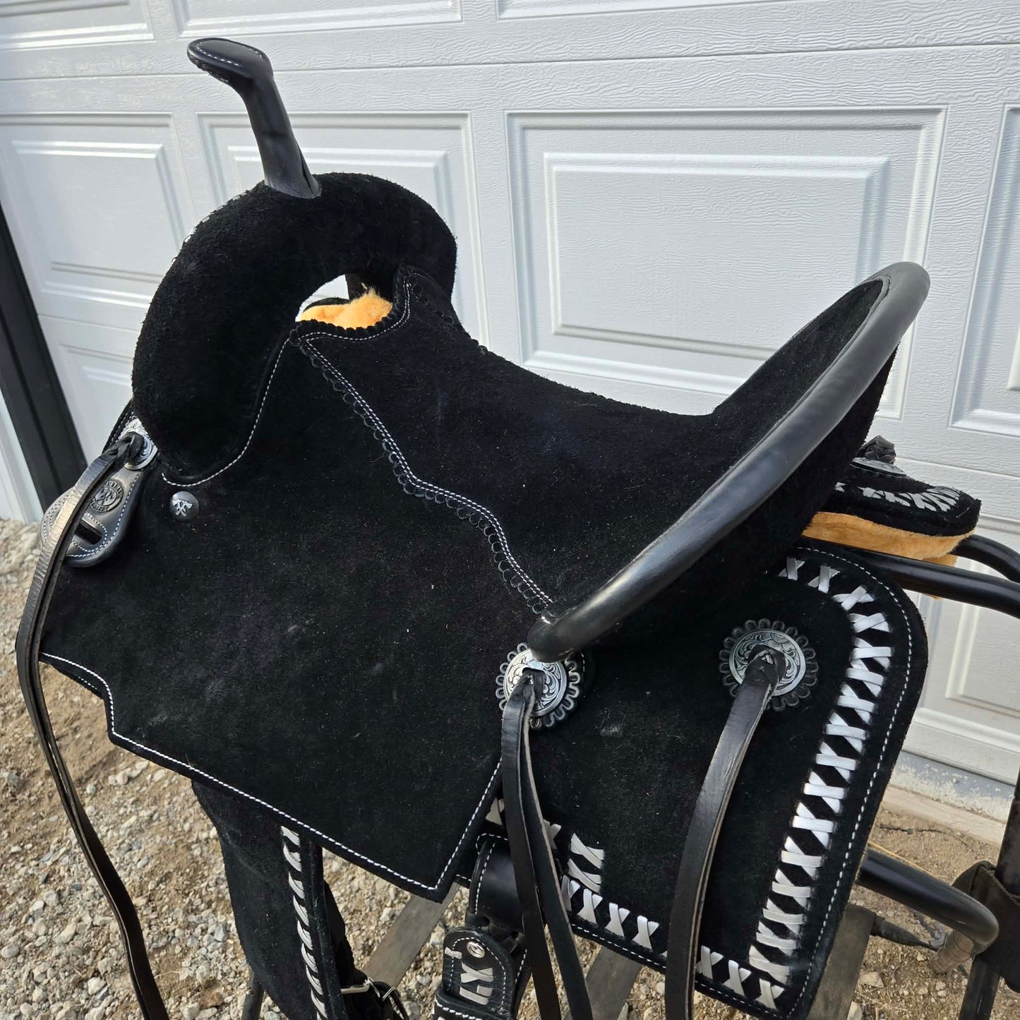 14" Tomahawk  Black Suede Lightweight X-Buckstitch Barrel Saddle