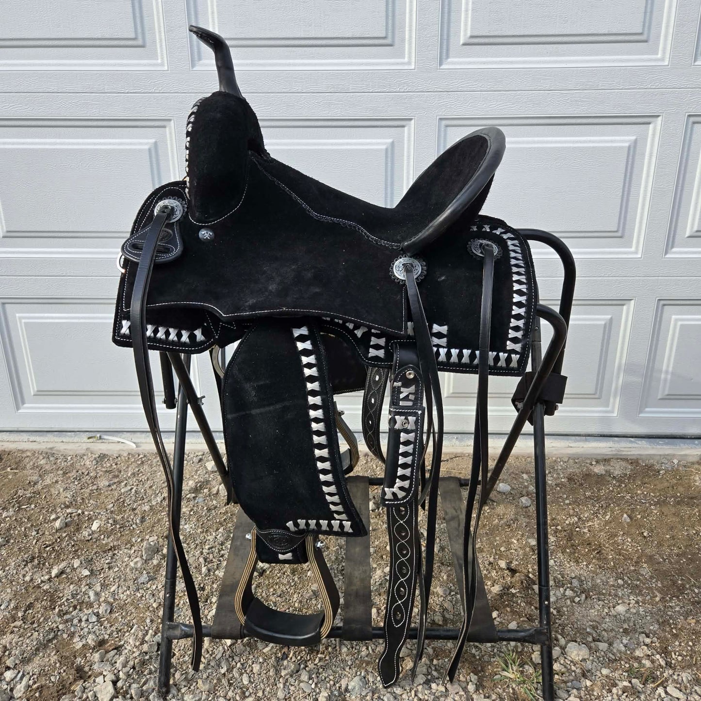 14" Tomahawk  Black Suede Lightweight X-Buckstitch Barrel Saddle