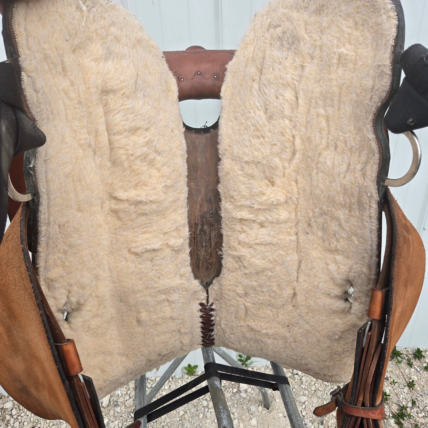16" Circle Y by High Horse Barrel Saddle